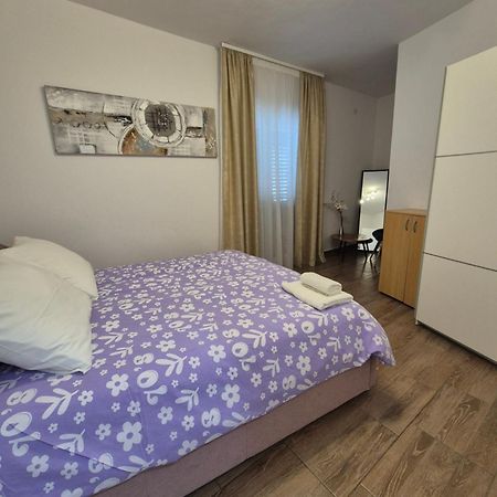 Apartman Smoljic 4+2 Primosten Bagian luar foto